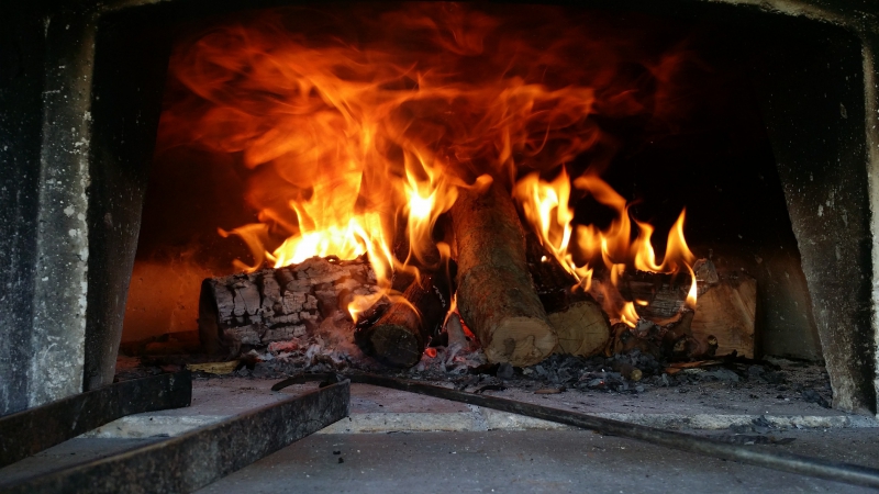 pizzeria-PIERREFEU-min_wood-fired-oven-1960099